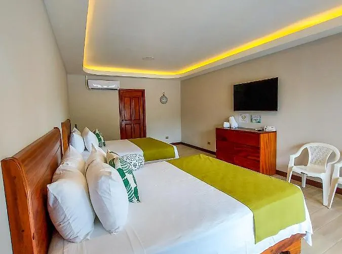 Hotel Amira 3*